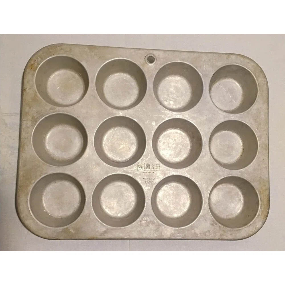 MIRRO 162M Aluminum 12 Cavity Muffin Cupcake Pan 12 Slot